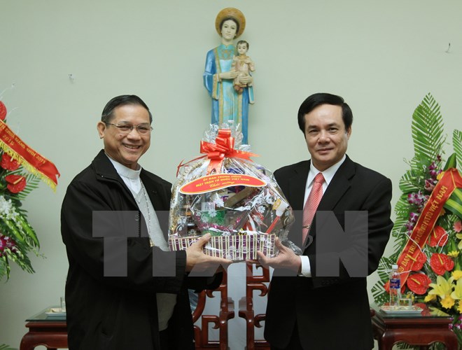 คณะกรรมการแนวร่วมปิตุภูมิส่วนกลางเวียดนามอวยพรในโอกาสเทศกาลคริสต์มาส